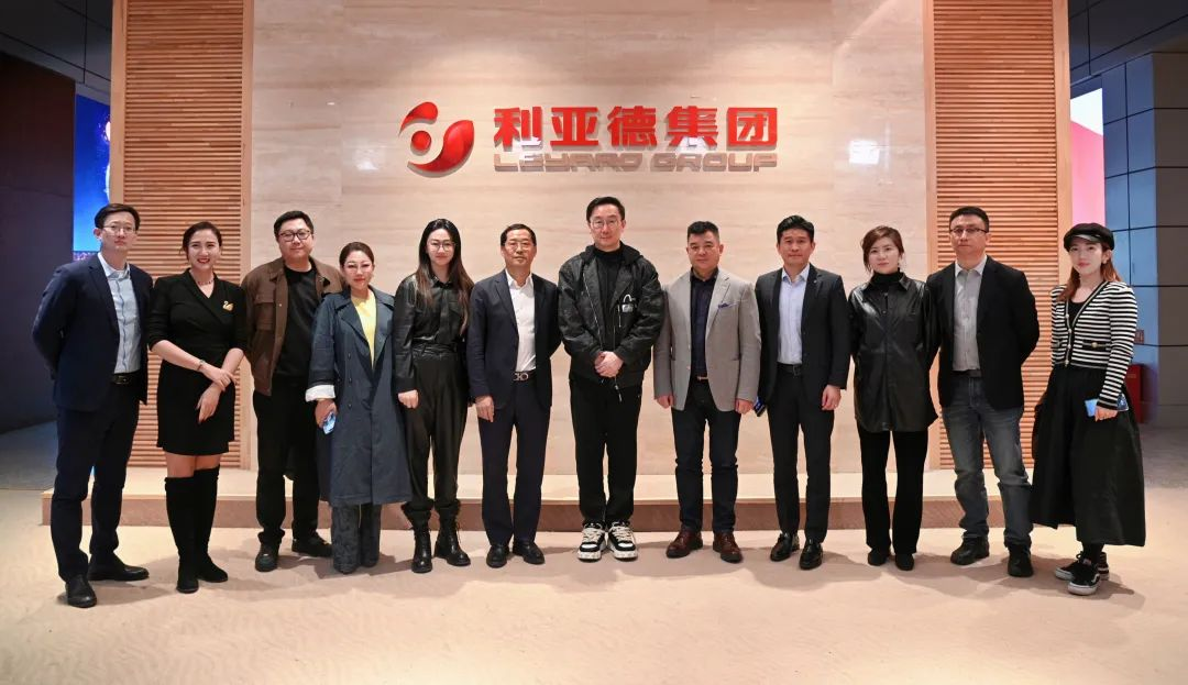 陆川导演到访优发国际，，，解锁文化+科技融合新路径