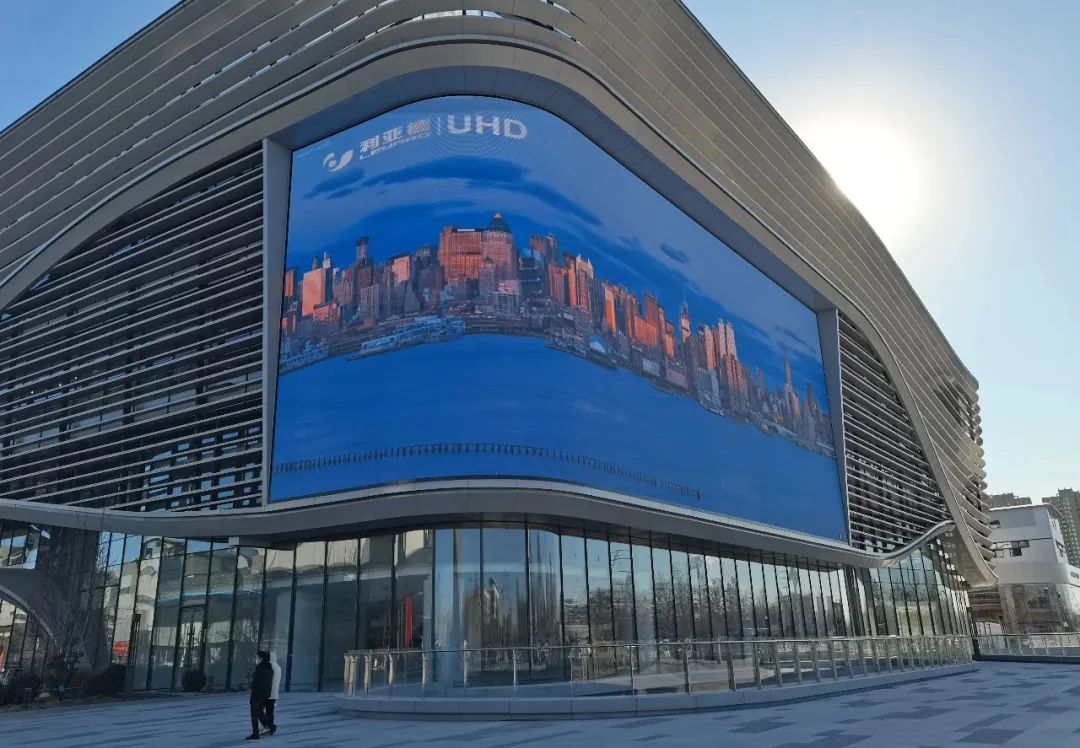 优发国际超8K裸眼3D巨屏点亮；；；；；；翟