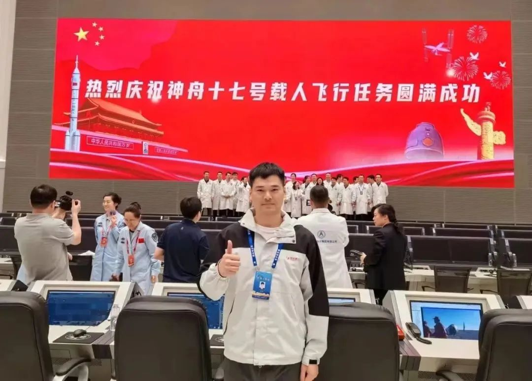 神舟十九号发射圆满乐成，，，，中国航天又见大红屏！