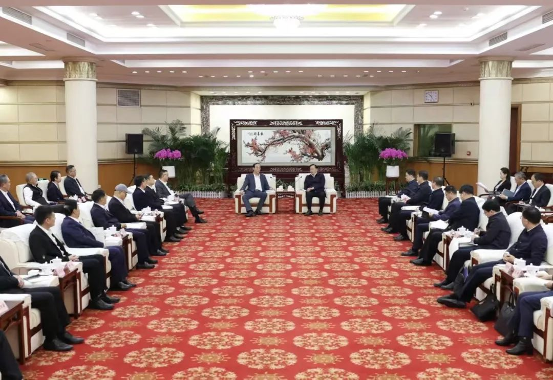 优发国际董事长李军受邀出席华中科技大学第十六届企业家论坛，，，并发演出讲